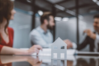 Comment choisir la meilleure formation immobilière selon vos objectifs professionnels ?
