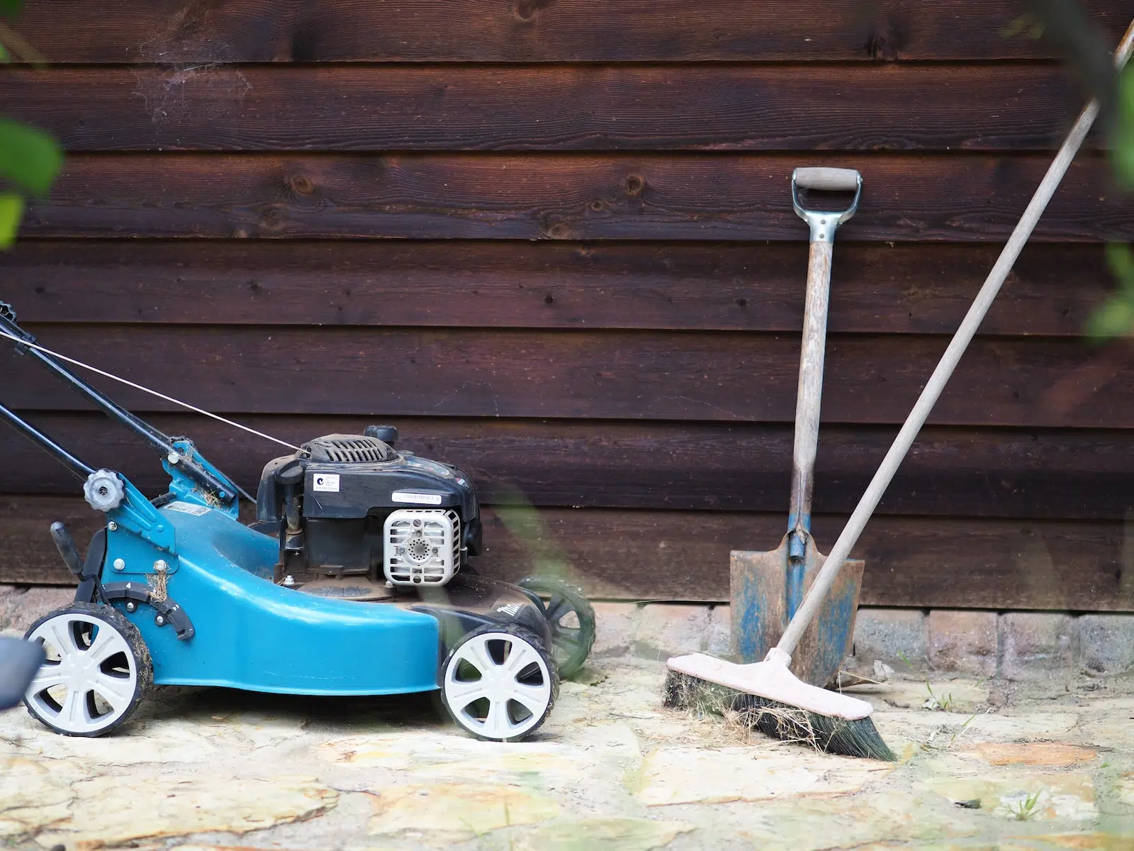 Vieille tondeuse abîmée, quelles pièces changer ?