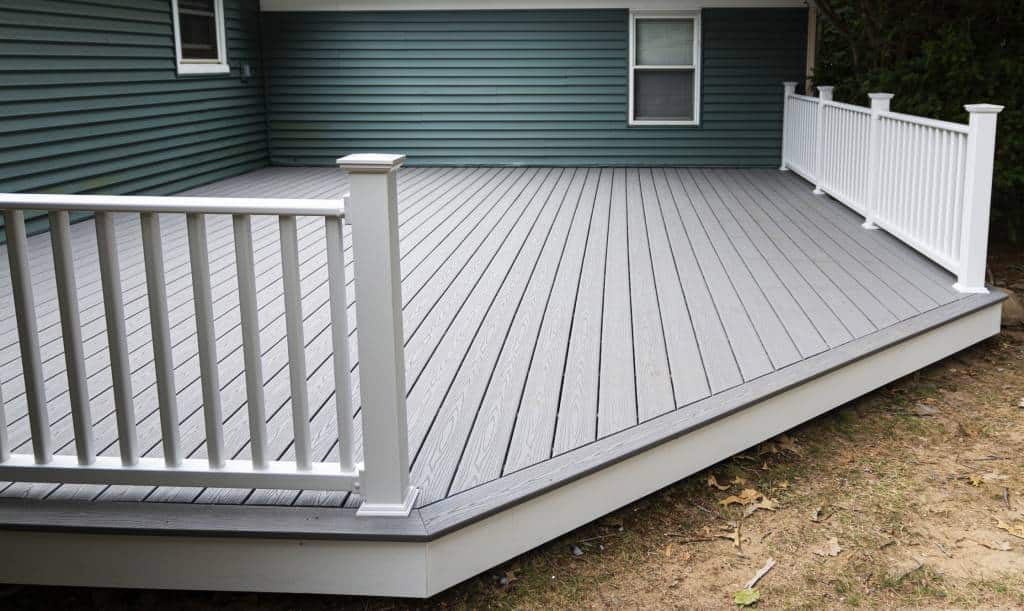 lames de terrasse en bois et caillebotis 